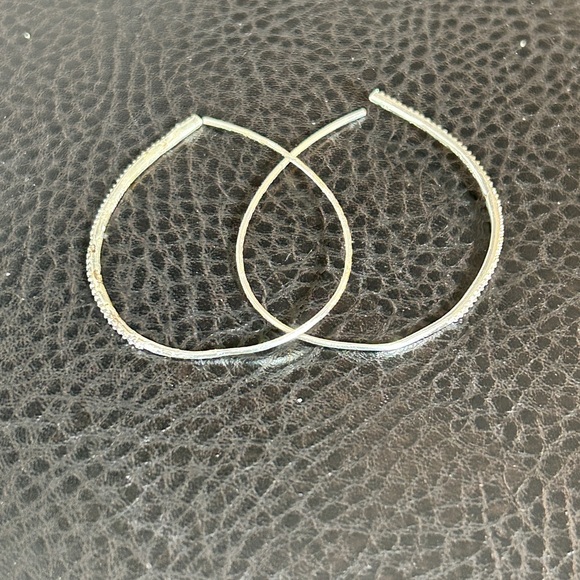 Silpada Silver Hoop Earrings Elegant Design - Picture 1 of 3